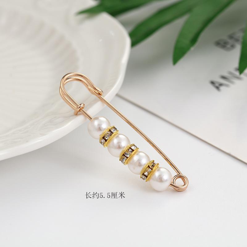 Women New Skirt Waist Artifact Waist Pin Cute Imitation Pearl Rhinestone Brooch Anti-lighting Pin Jewelry H1379