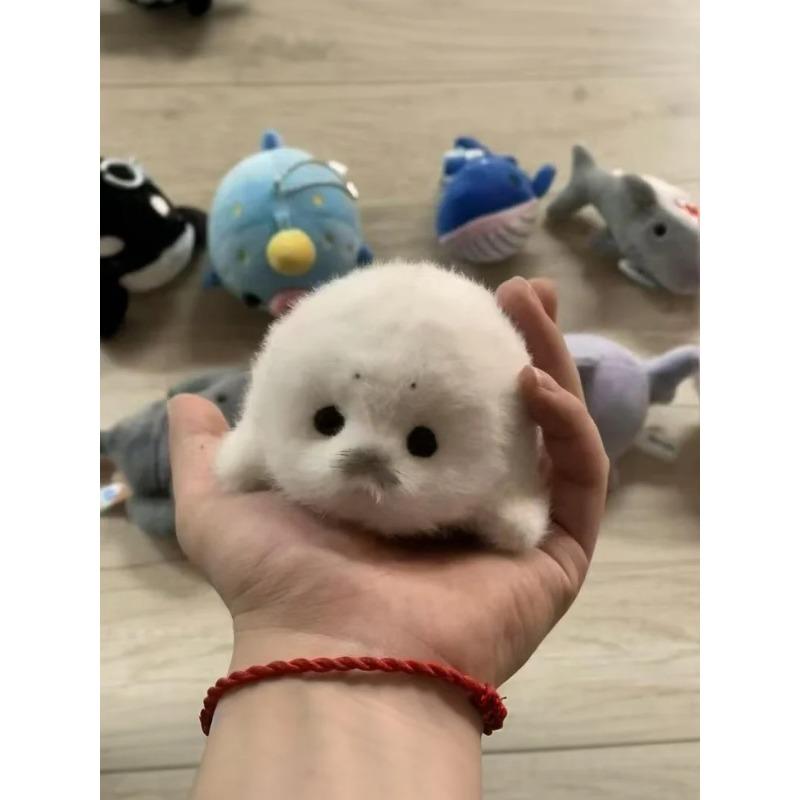 Baby Seal Plush Keychain Pendant - Realistic Ocean Animal Toy with Clip, Soft Souvenir Gift for Bag/Backpack (Simulation Design)