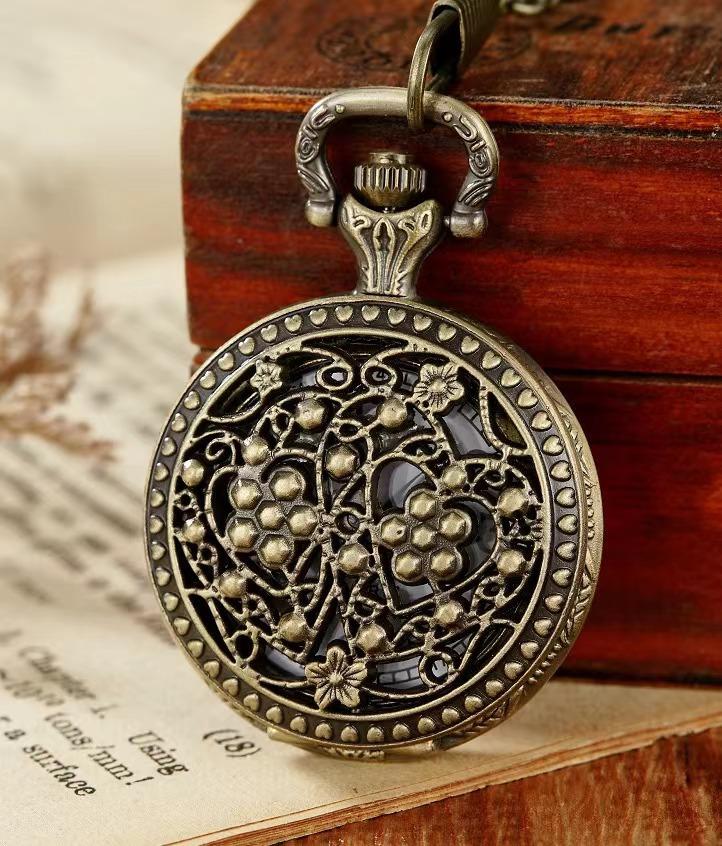 Vintage Pocket Watch Collection Triangular Quartz Universal Casual Vintage Pendant Pocket Watch