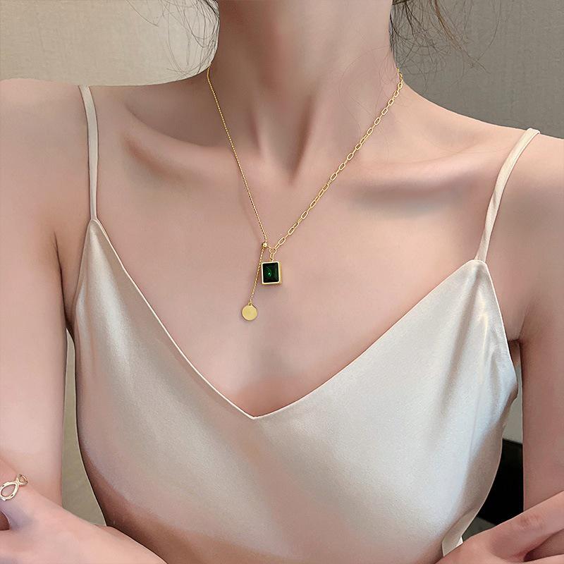 Retro Emerald Patchwork Necklace: Trendy Adjustable Titanium Steel Minimalist Choker for Women