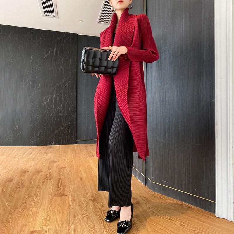 Wrinkled Jacket for Spring Wear, New Lapel, Long Sleeved, Medium Length Trench Coat, Loose Fit, Oversized for a Slimming and Stylish Look