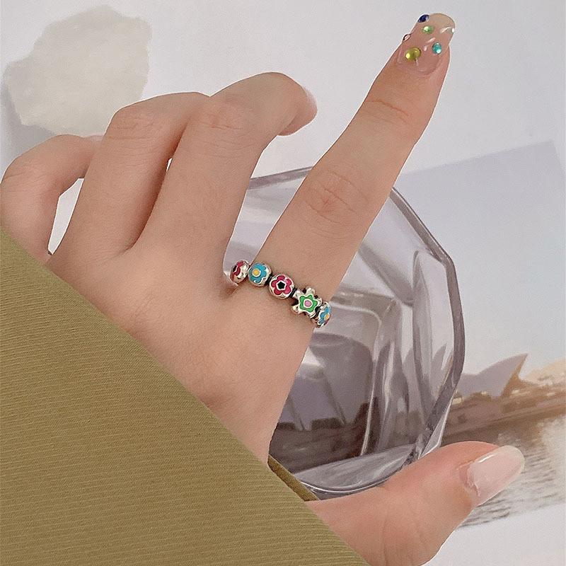 Elegant Floral Adjustable Open Ring For Women With Unique Design And Chic Fashion Aesthetic