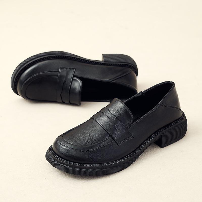 New black retro women's single shoes with soft soles and small leather shoes with one pedal.
