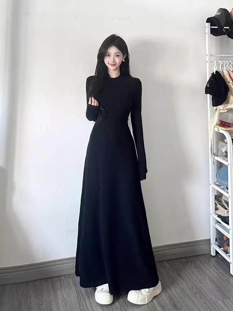 Hepburn-Style Black Long-Sleeve Dress: Elegant French Design for Women - Early Autumn, Flattering Waist-Cinch
