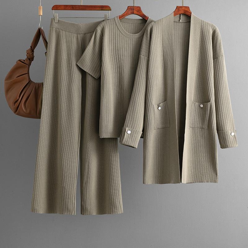 

Модный костюм женский осенне-зимний с топом с короткими рукавами, кардиганом средней длины и брюками широкого кроя, комплект из трех предметов OneSize верблюд