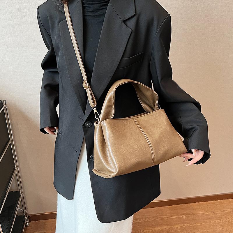 Enkel Retro PU Läder Handväska Höst Vinter Texturerad Mångsidig Dam Axelväska Populära Dam Crossbody Väskor