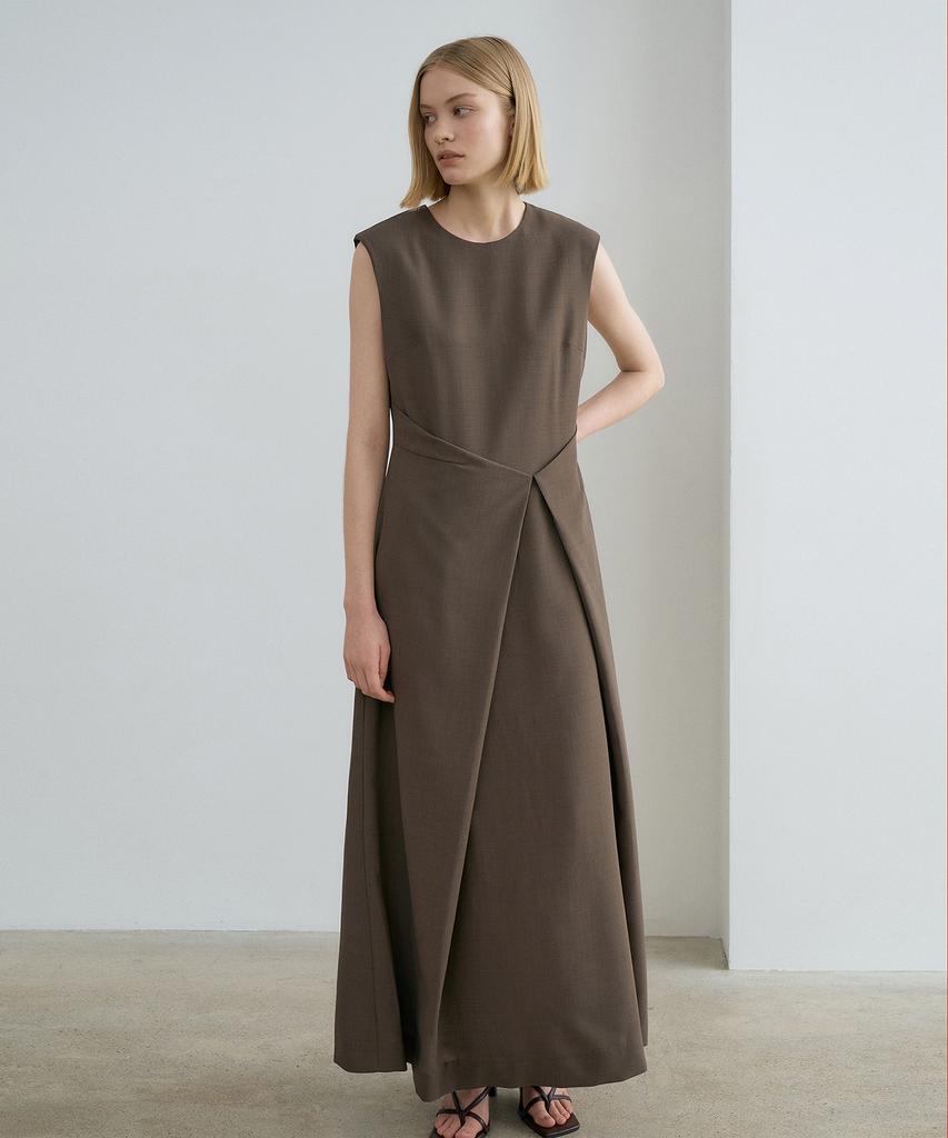 RENEJ Sleeveless Pleats Long Dress