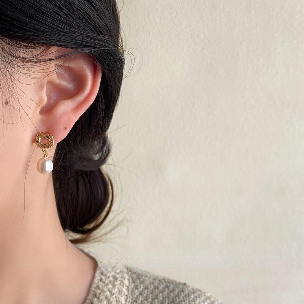 Retro Fashion Oil Drop Earrings for Women, Vintage Niche Elegant Style, High-End Personalized Hypoallergenic Ear Jewelry