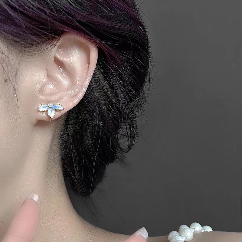 Spring/Summer Pearl Studs: High-End 925 Silver Cute Earrings for Women