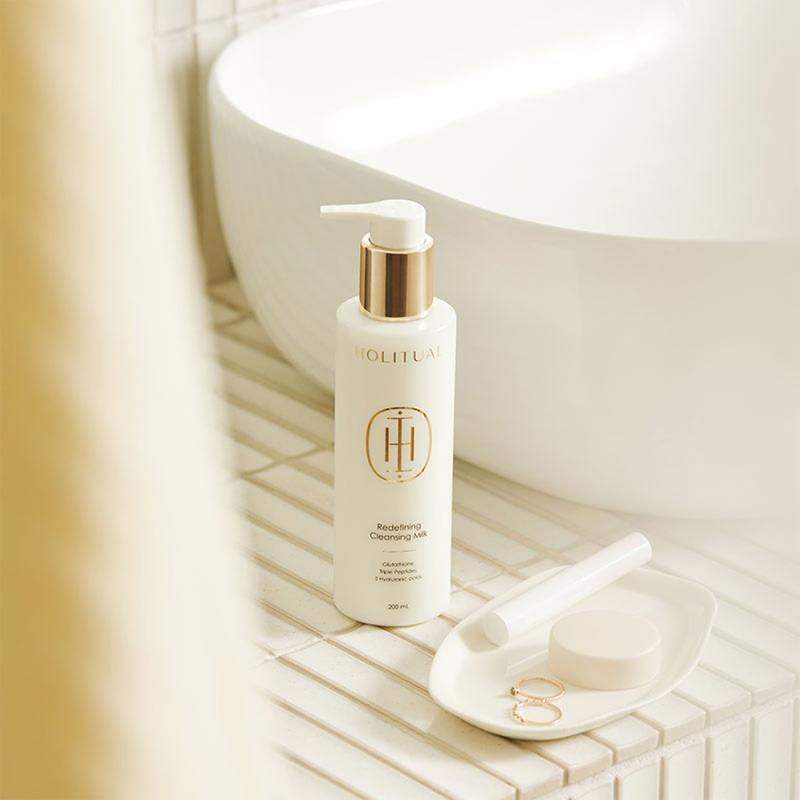 HOLITUAL Redefining Cleansing Milk 200ml