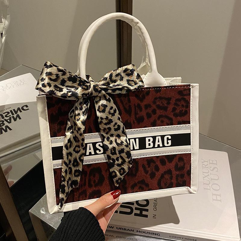 Nové Módní Trendy Tašky  Kabelky s Velkou Kapacitou  Nakupování  Cestování  Tašky přes Rameno  Čtvercové Tašky  Dámské Tašky