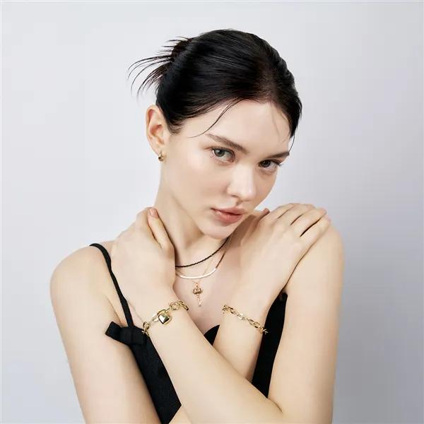 14K Hollow Volume Heart Link Chain Bracelet Small