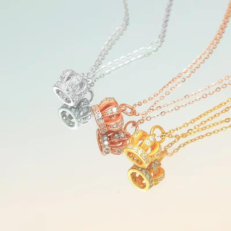 Crown Pendant Necklace for Women's Retro Hollow Diamond Inlay Design Palace Style Fashion Simple Sweater Collarbone Chain