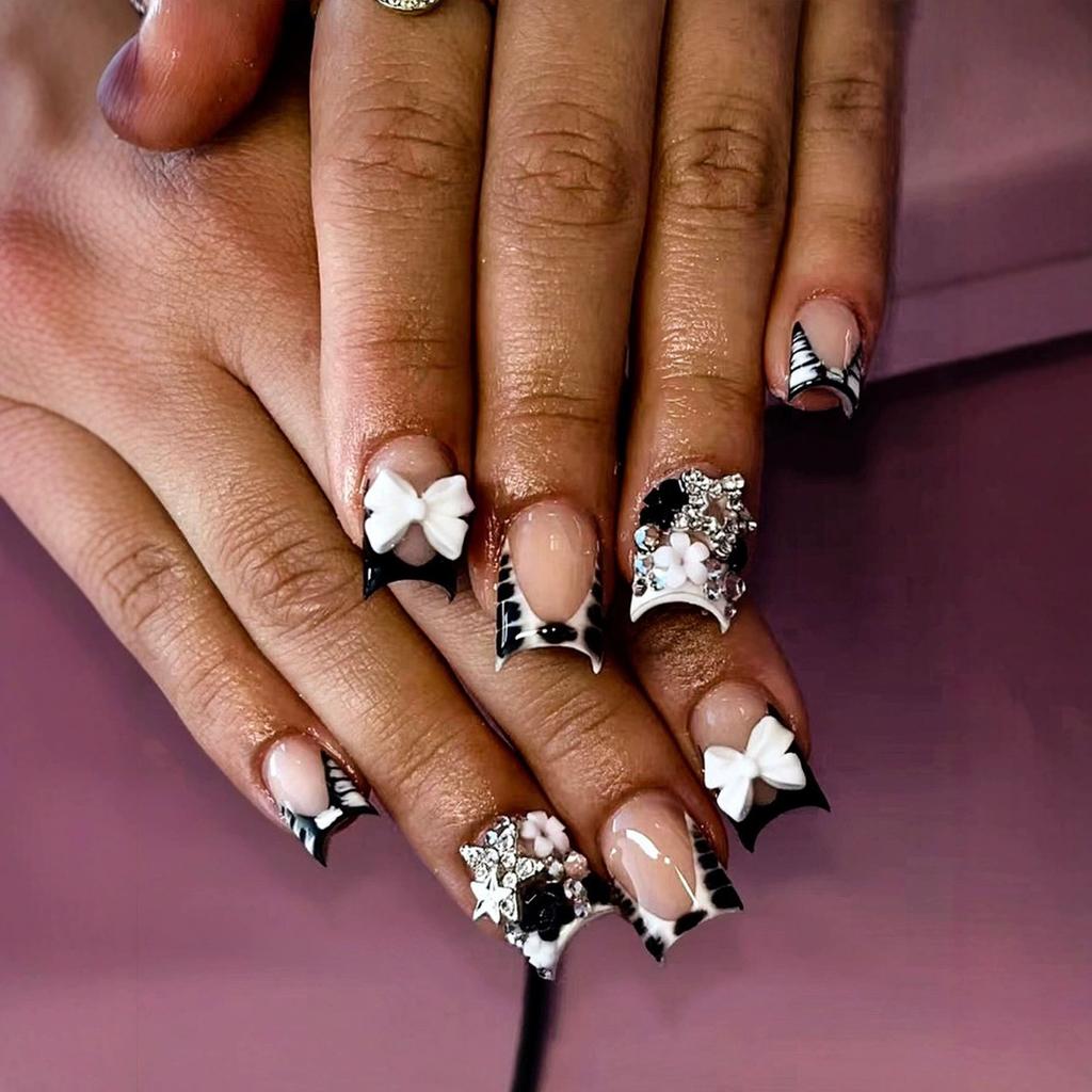 24Pcs Y2K Punk Short Duck Shaped Press On Nails Rose Pink Black French Tips With Diamond Star Flower Decor Fake Nails