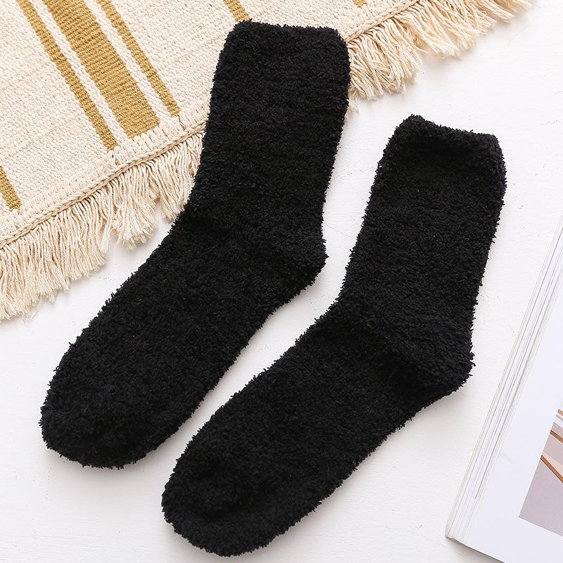 Superwarme Herren-Wadenlange Korallenfleece-Bodensocken für Herbst und Winter.