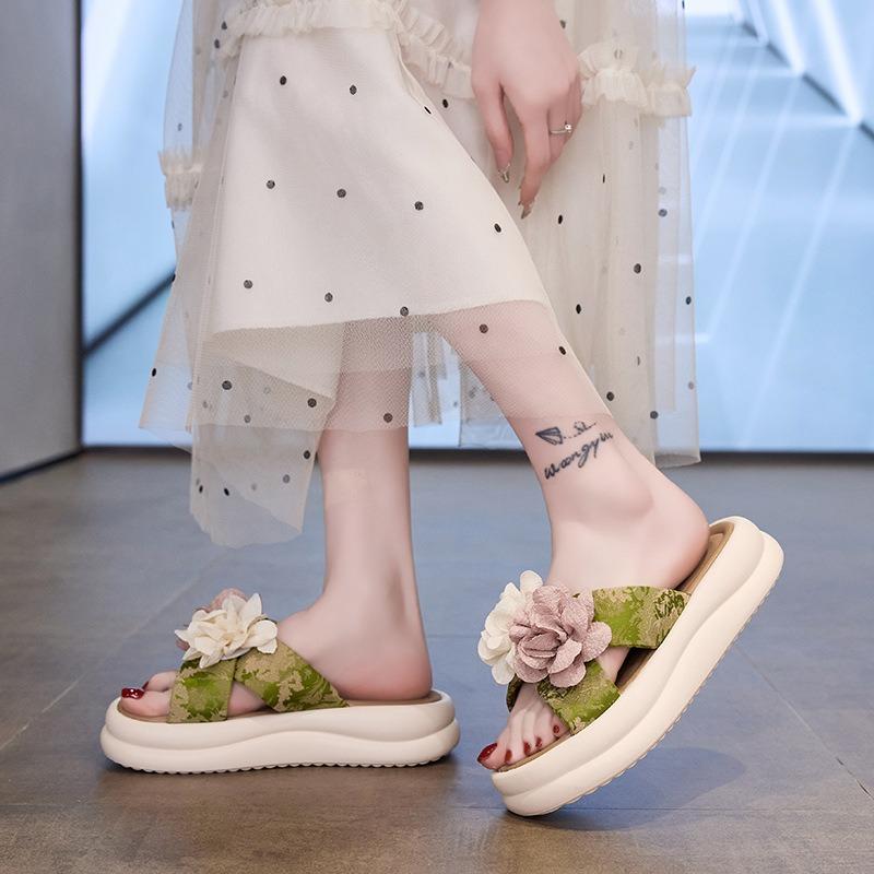 Summer New Beaded Rose Soft Belt Fashionable Versatile Beach Wear Thick-bottomed Comfortable Slippers