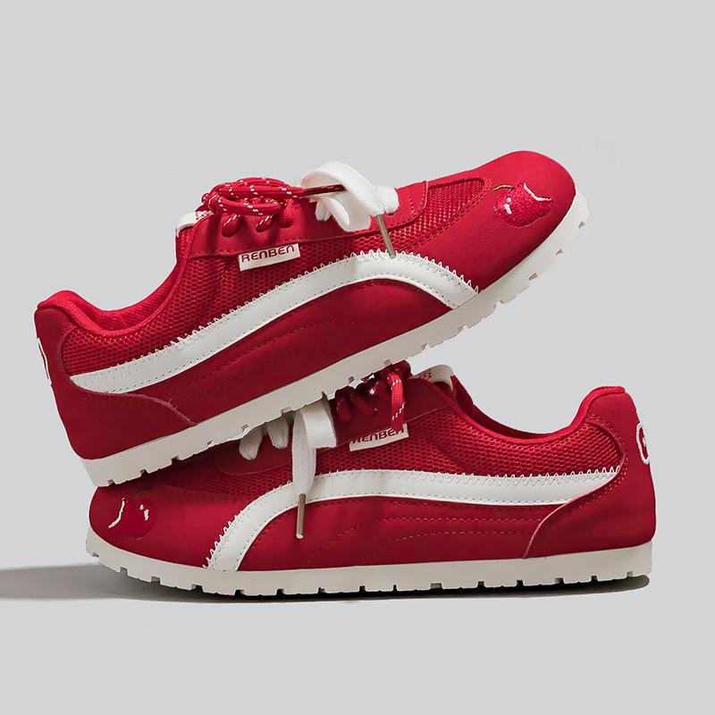 

Sweet Peach Planet retro inner height increase German training shoes women s 2025 new summer breathable board shoes versatile thin-soled white shoes 35