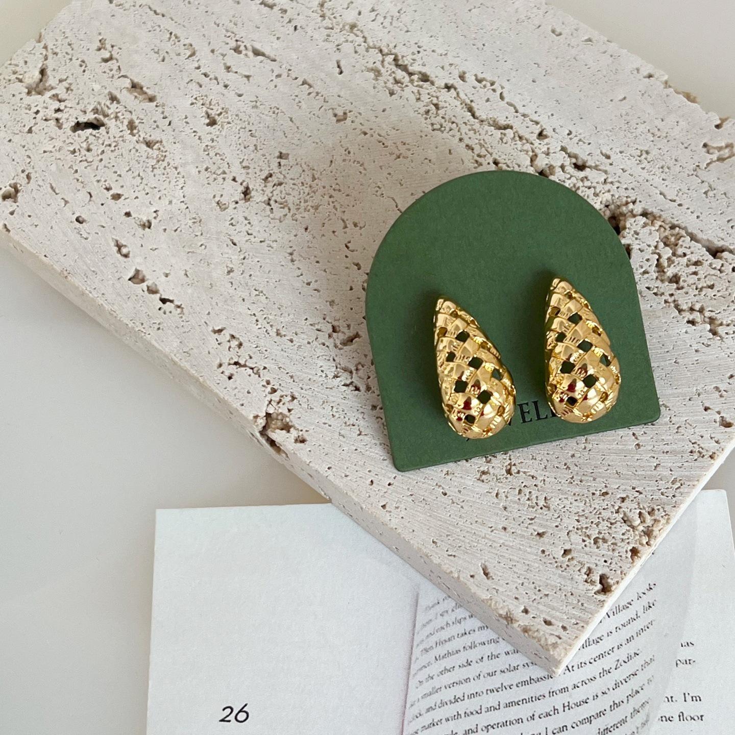 

2025 Elegant Hollow Woven Teardrop Earrings - High-End Luxury Design золотий