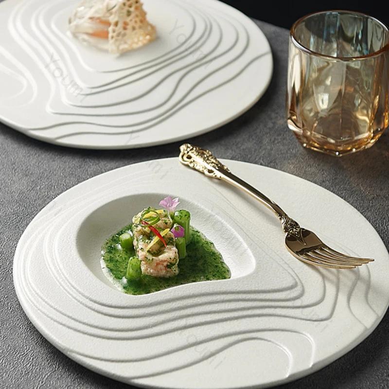 Nepravidelné keramické talíře v jednotné barvě Kreativní restaurace Talíř na steak Unikátní lehce luxusní nádobí Talíř na lahodný dezert Sushi talíř