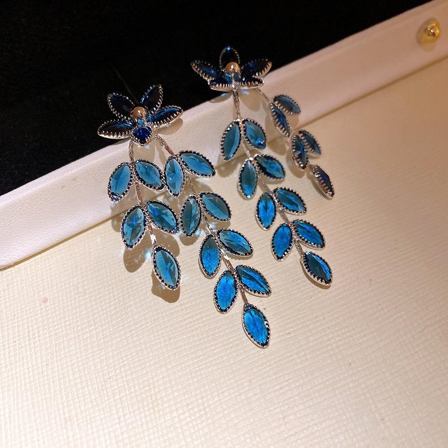 Silver needle European and American retro glass flower wheat ear fringed earrings fashionable personalized earrings light luxury high-end earrings