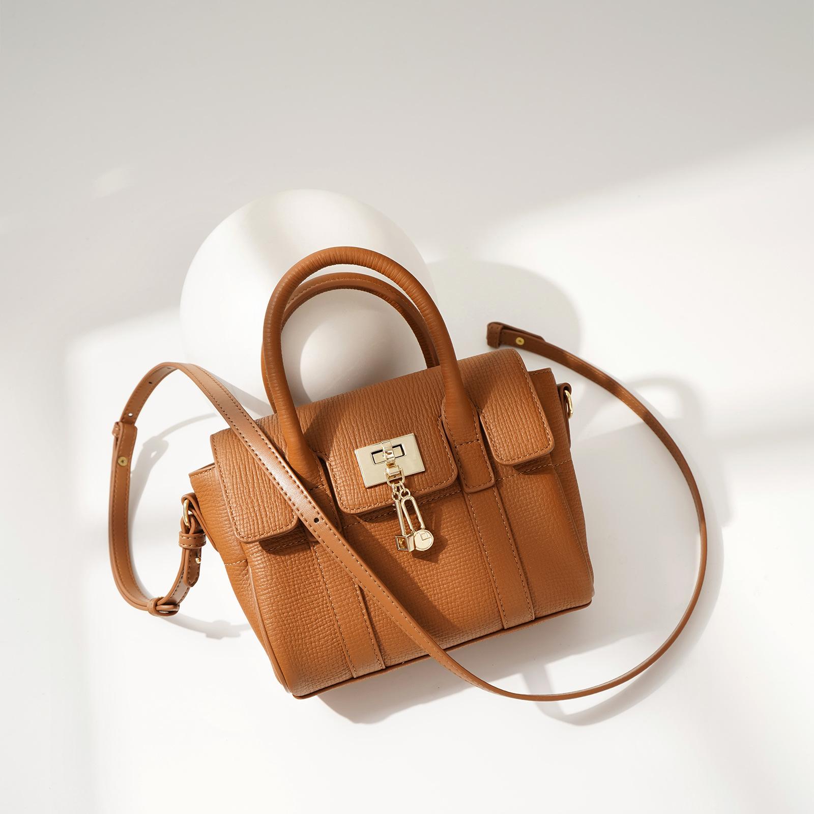 

Niche Design New Commuter Handbag Trend High Sense Fashion Shoulder Messenger Bag