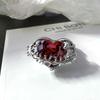 Anello Regolabile Punk Goth con Cuore di Cristallo Rosso Irregolare per Donne Ragazze Dita Oscure con Spine Amore Gioielli per Feste Moda Regali