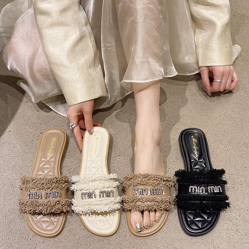 Cool Slippers Outer Wear Women's 2025 Summer New French Xiaoxiangfeng Flat Bottom One-word Drag Versatile Rhinestone Beach Slippers
