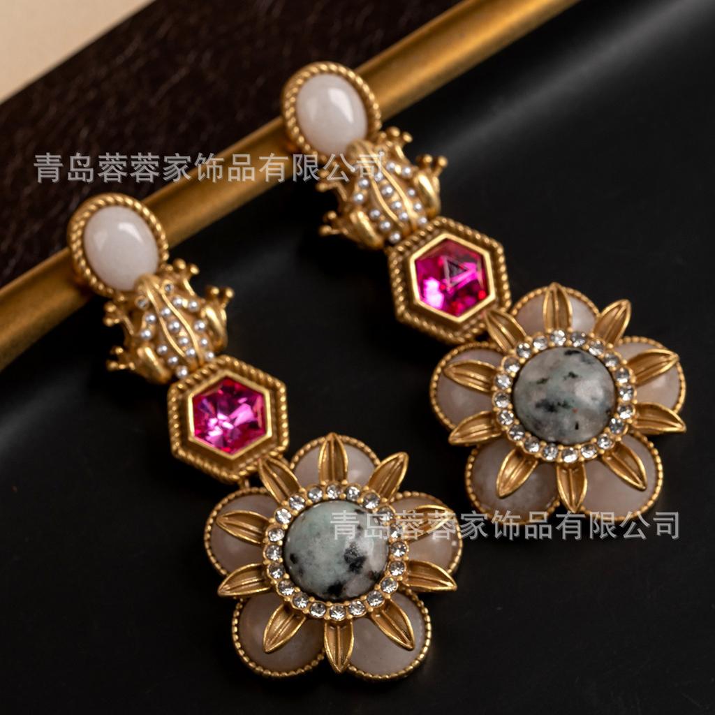 Vintage Jewelry Procurement Heavy Industry Light Luxury Retro Flower Earrings Sweet High-end Feeling