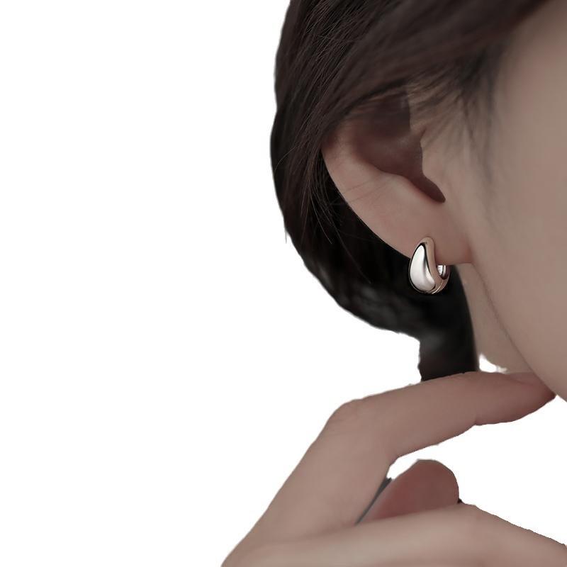 Simple Smooth Round Earrings Light Luxury Earrings Internet Celebrity Temperament Women's Versatile Fashion Earrings