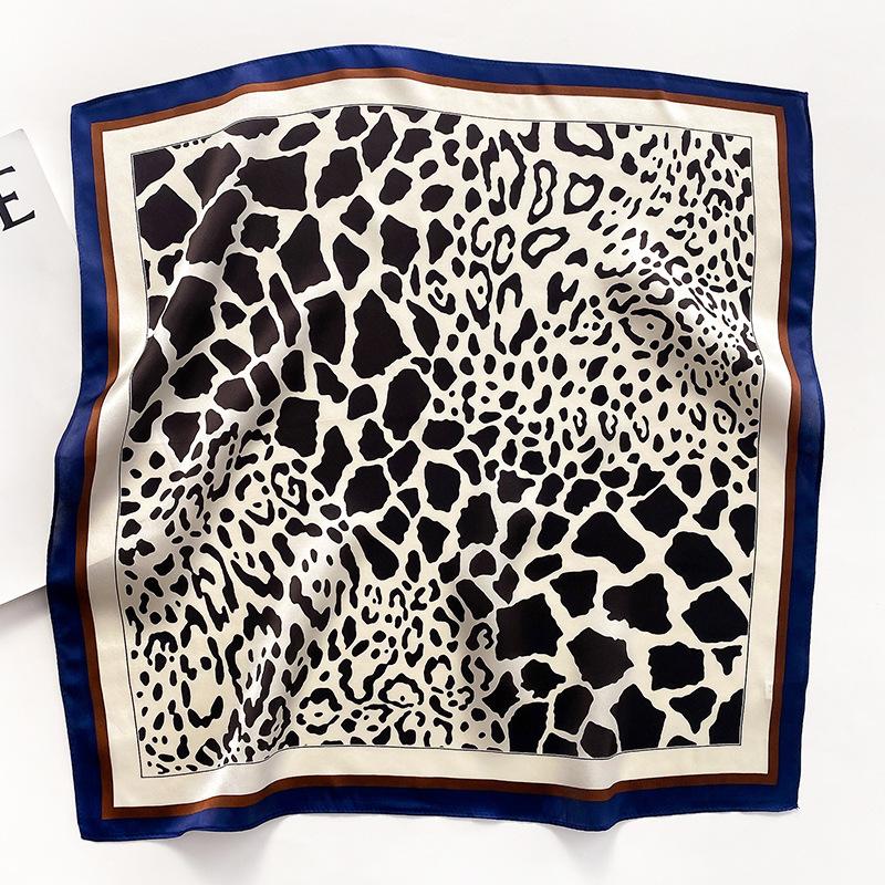 Nature Silk Neck Scarves Lady Foulard Lovely Strawberry Print Real Silk Square Scarf for Women Bag Ribbon Hairband Kerchief