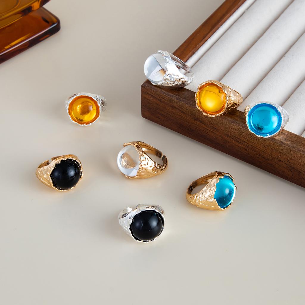 Luxury Style Colorful Acrylic Rhinestone Gem Ring Metallic Textured Pleated Open Band Ring For Women INS Daily Elegant Statement Hand Jewelry