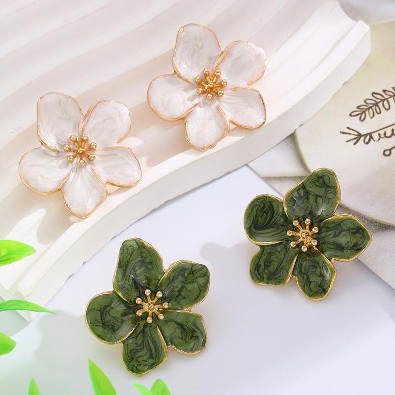 2025 New Retro Drip Oil Green Large Flower Stud Earrings for Women Temperament Metal Petal Earrings Fashion Jewelry Accessories