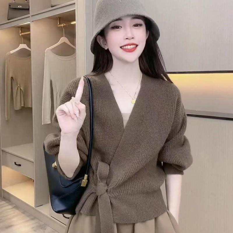 Autumn knitted cardigan jacket women's long sleeved top design niche loose V-neck lazy sweater solid knitted outerwear