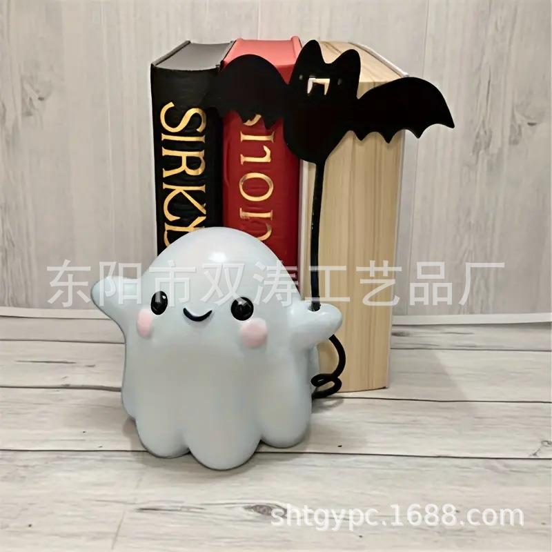 

New Halloween Middle finger Cute Ghost Halloween love ghost ornament, secluded
