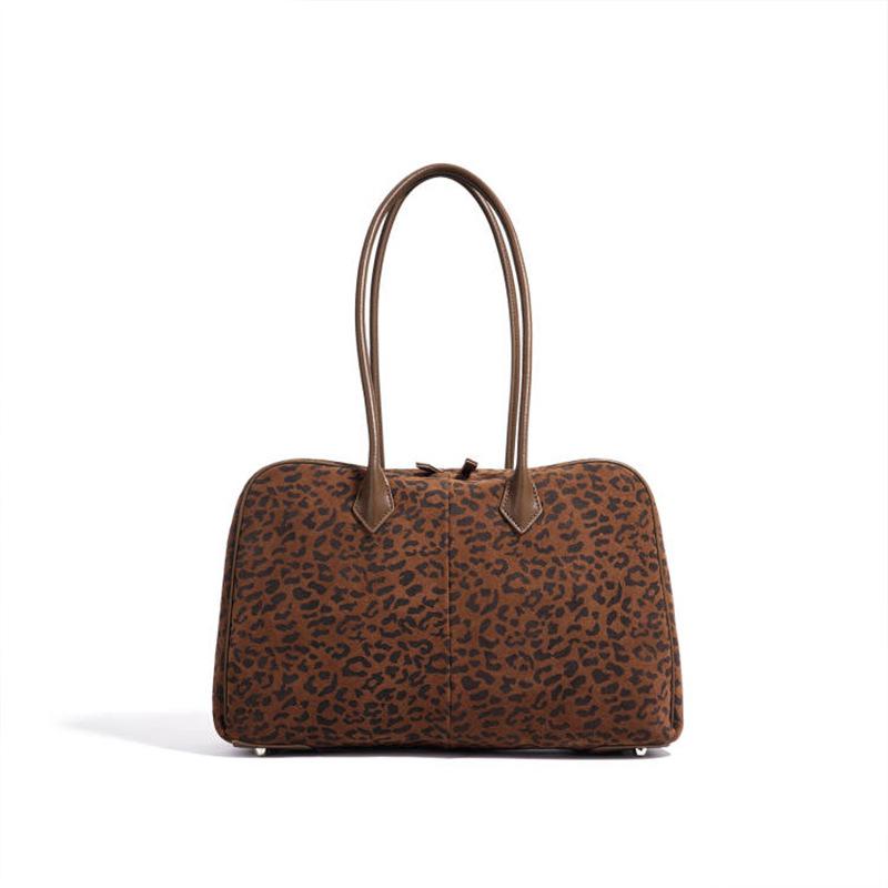 Autumn and winter matte cowhide high-end temperament handbag, fashionable large-capacity leopard print suede bowling shoulder bag