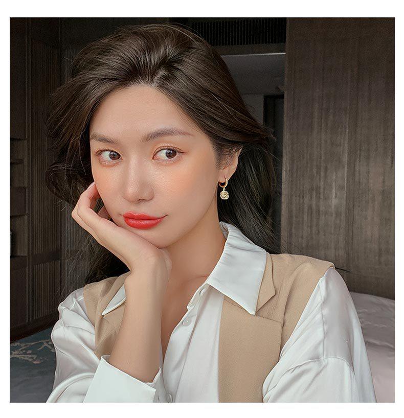Exquisite Cat's Eye Stud Earrings: Trendy, High-End Design for Women, Autumn/Winter 2021