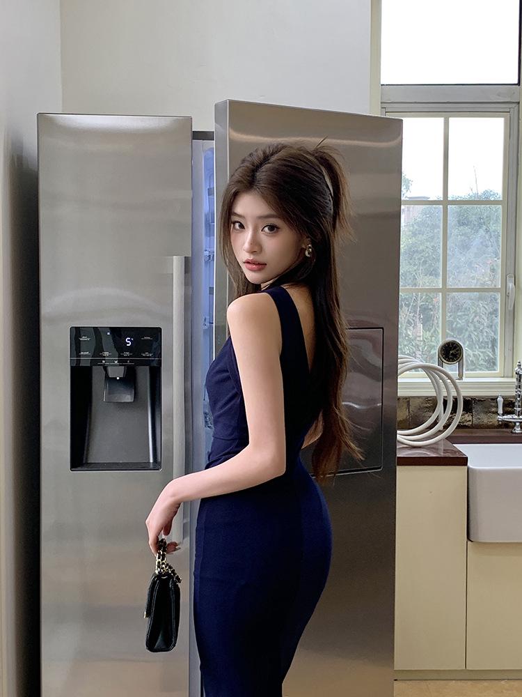 Spring/Summer 2026 Stylish Halter V-Neck Slim Fit Hip-Hugging Dress for Women