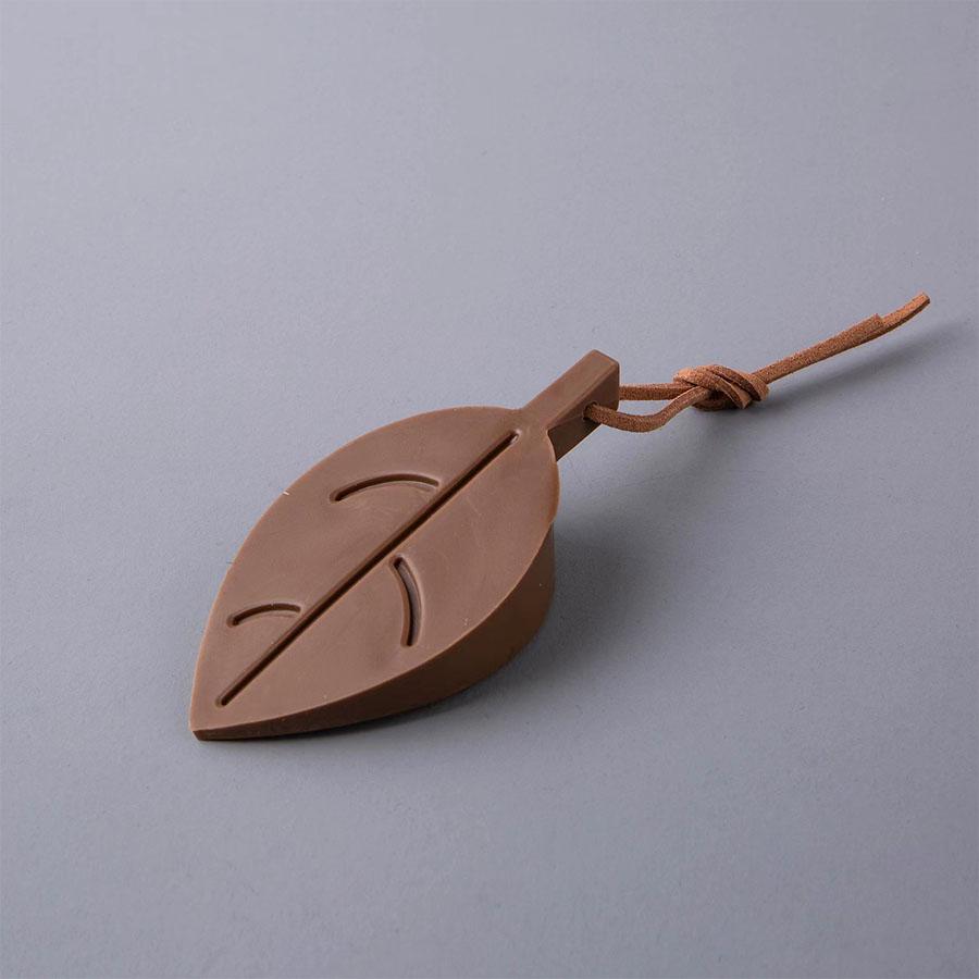 1pc Leaf Shaped Silicone Door Stopper, Polished Metal Surface, Hangable Windproof Door Stop, Anti-Pinch Safety Door Clamp Best