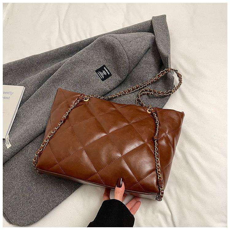 Wholesale fashion high sense Korean diamond large capacity tote bag commuter versatile chain shoulder tote bag