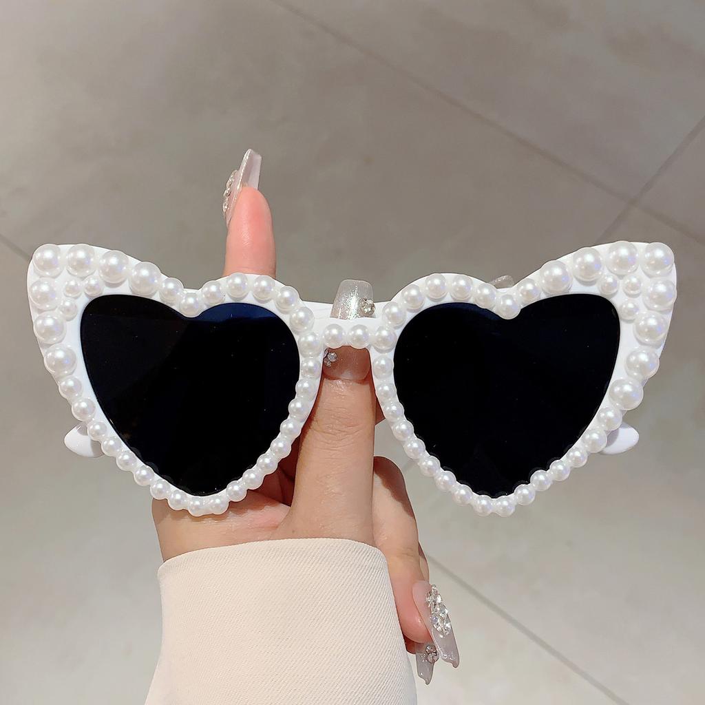 KAMMPT Fashion Heart Design Shades White Pearl Candy Color Decor Sunglasses Stylish Brand Pink Beach Sun Eyeglasses for Women's