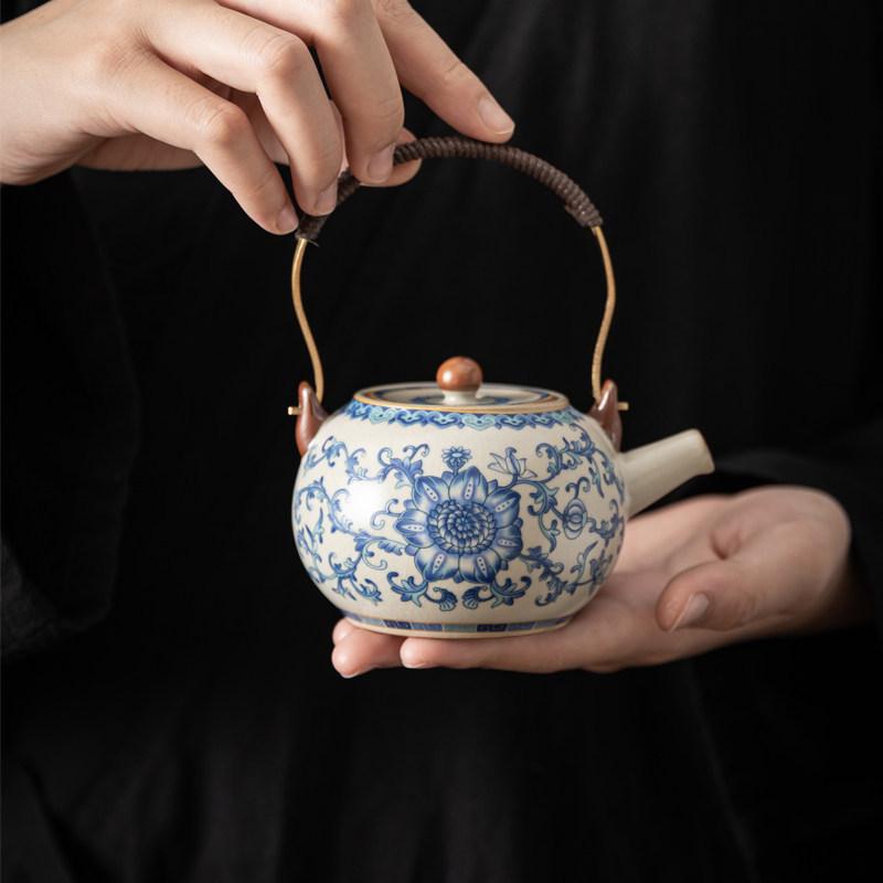 Ru kiln twisted branch lotus hand grab pot cover bowl teacup single high-end retro blue and white tea with lid ceramic kung fu tea set