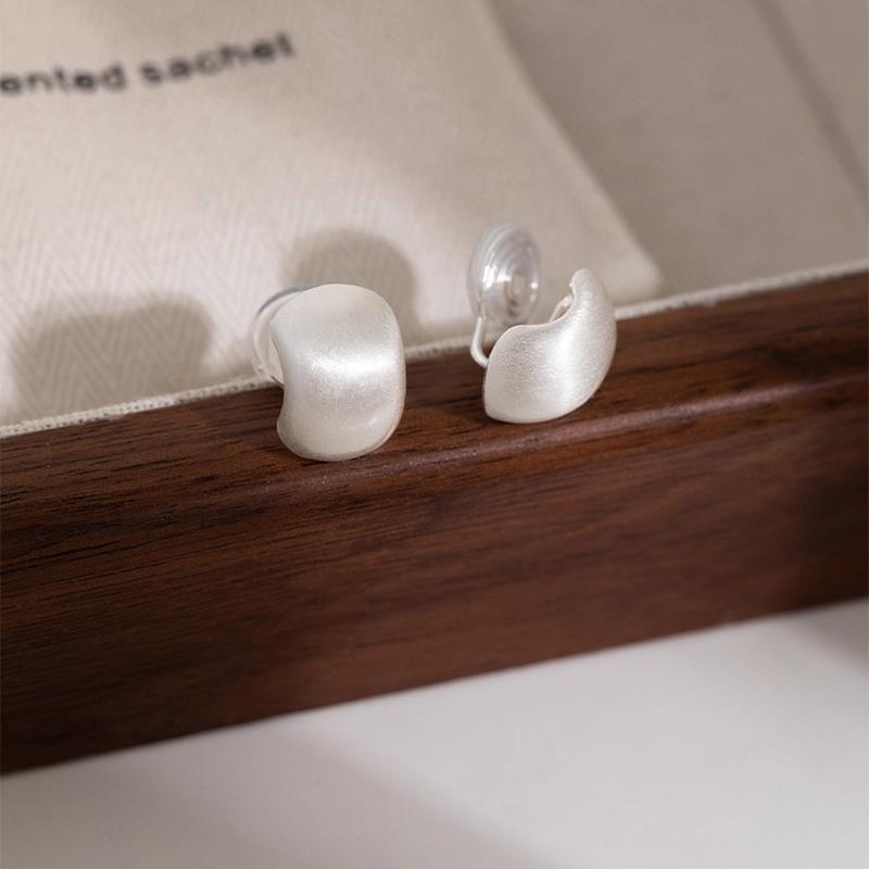 

Musla Design Jewelry Cilp Earrings Fashion Silver Simple Stud Earrings For Women Clip Earrings срібний