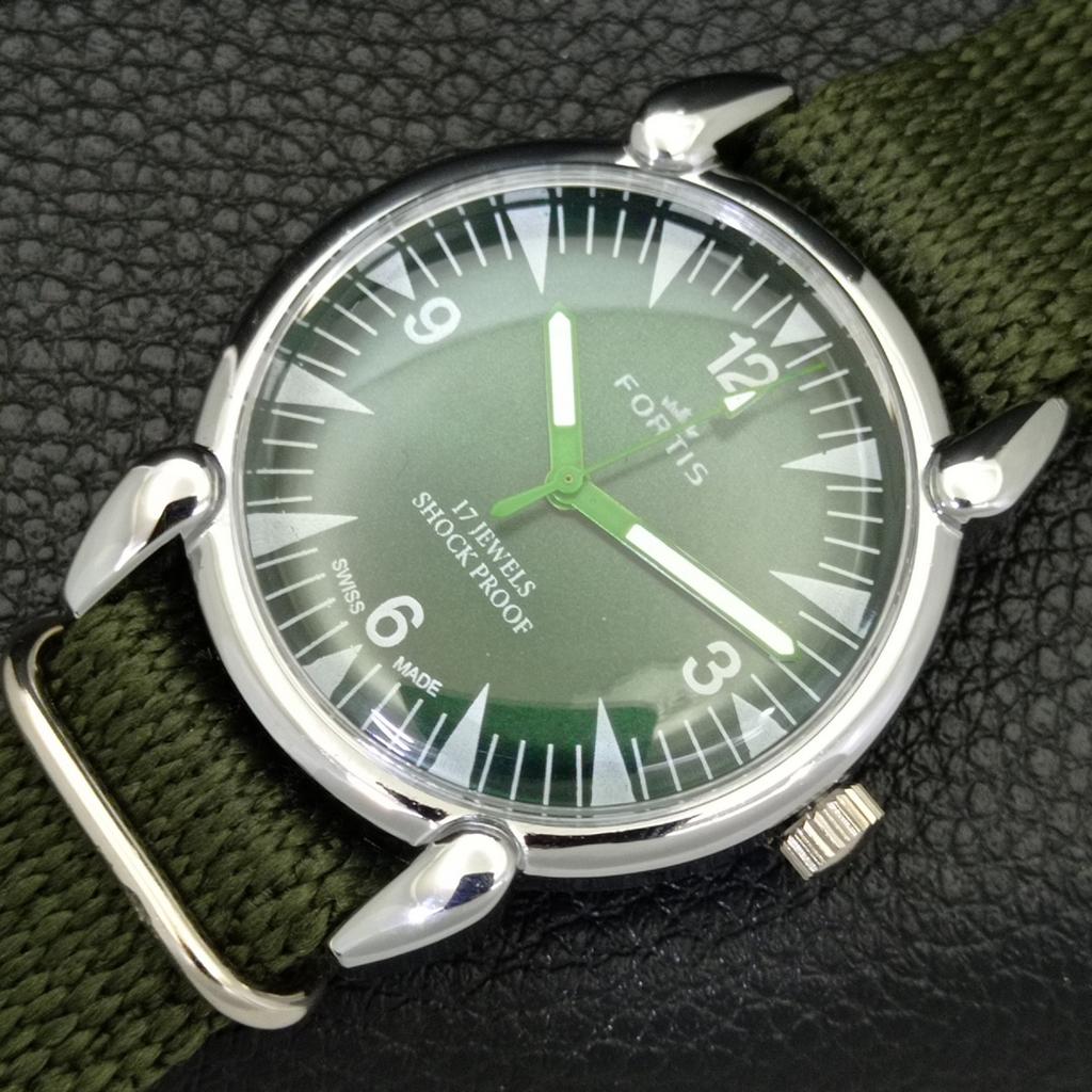 VINTAGE HAND-WINDING SWISS MENS REFURBISHED GREEN COLOR DIAL WATCH a700885-5 R205a-a700885