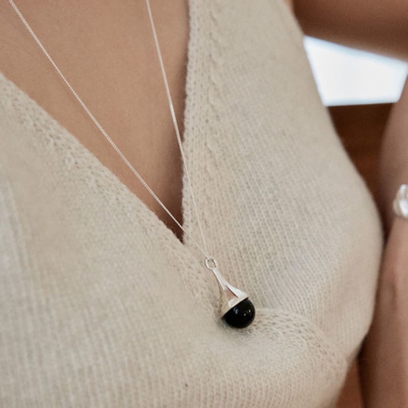 Etrive Onyx Bell Drop Necklace