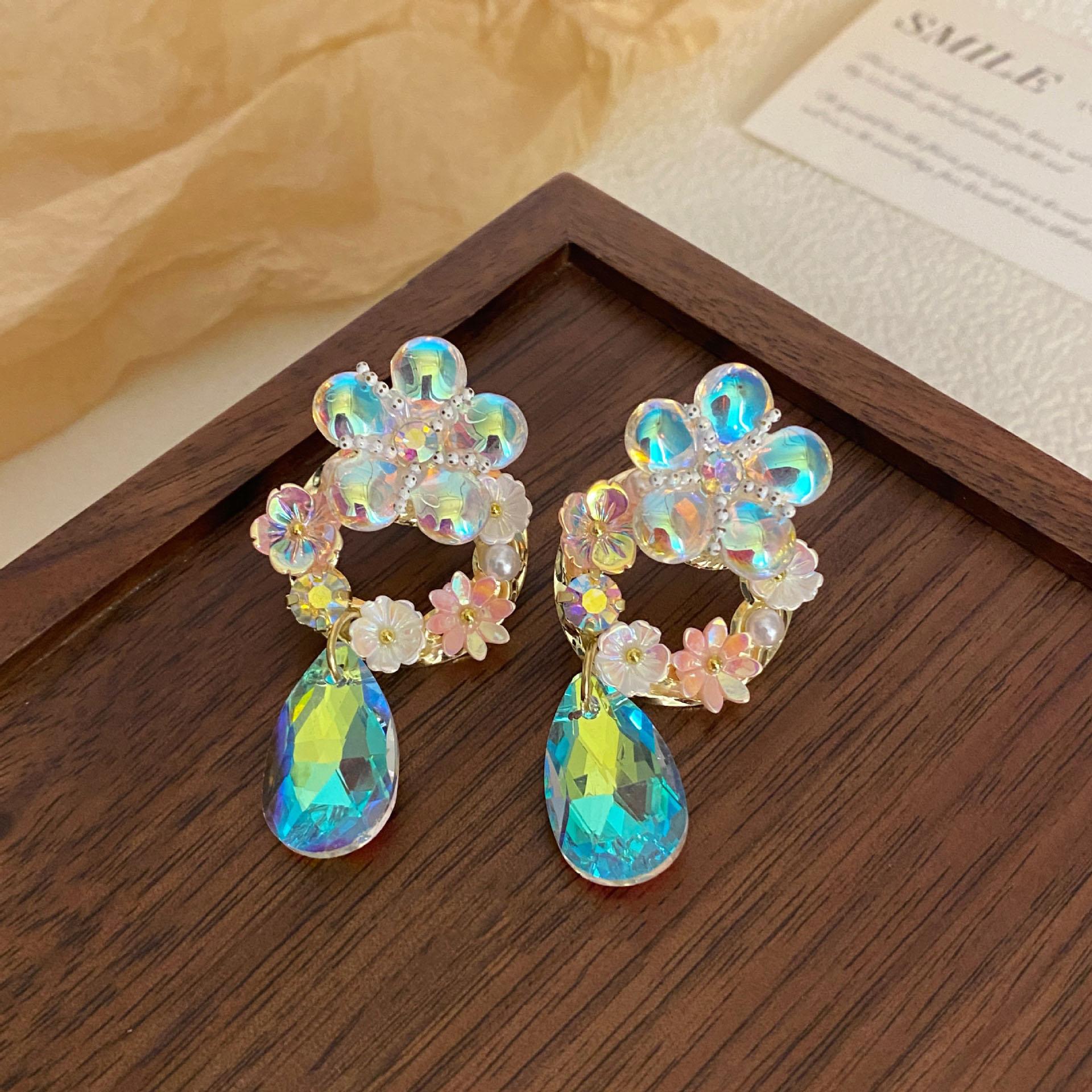 

Нові кришталеві квіткові сережки, прості перебільшені квіткові сережки-підвіски, жіночі весільні прикраси, вишукані подарунки