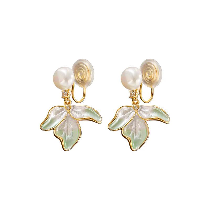 Freshwater pearl small fresh petal ear clips without ear piercings, sweet and fashionable versatile earrings, niche design earrings women