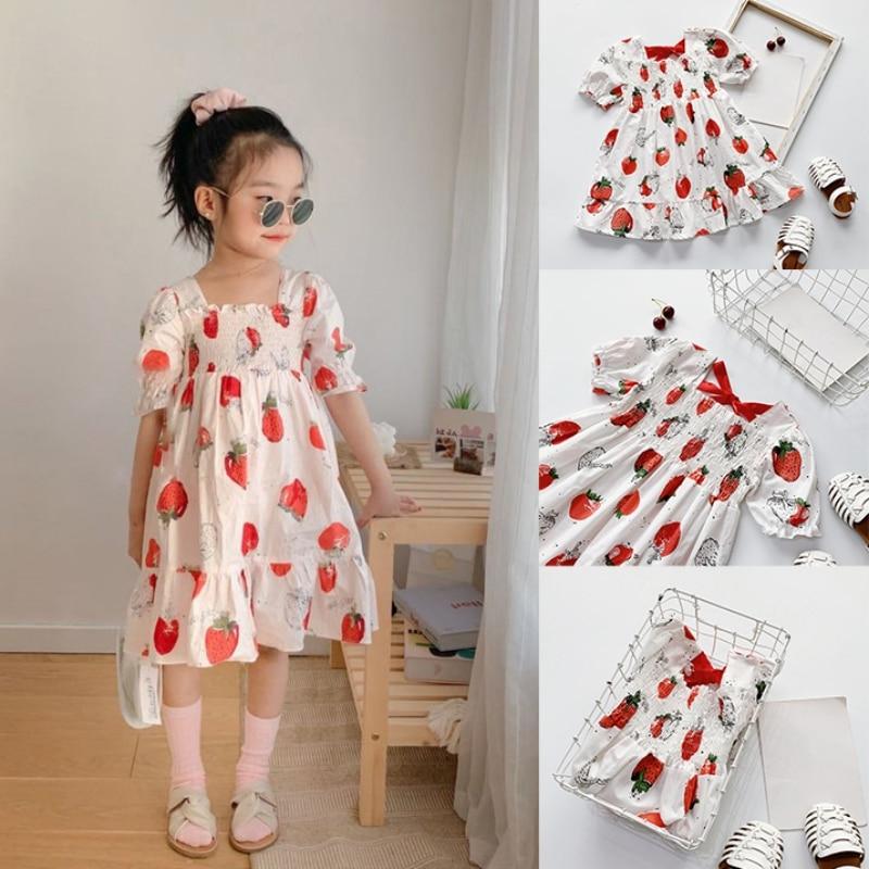 Dziewczęca sukienka z kokardą na plecach w kolorze truskawkowym