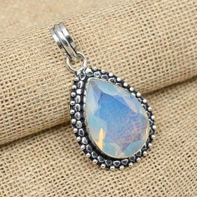 Colgante encantador de piedra preciosa de ópalo lechoso, joyería hecha a mano de plata de ley 925 para ella