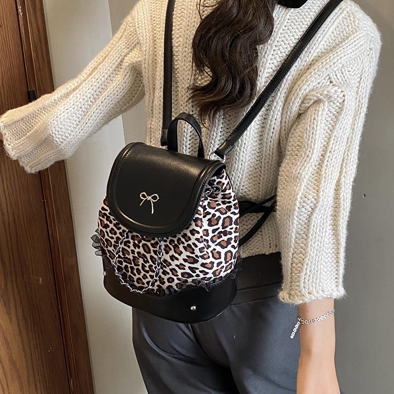 College student schoolbag backpack women's 2025 new bag large capacity class commute light leopard print travel backpack