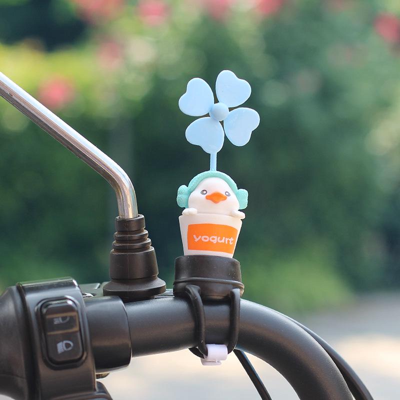 

Самые продаваемые милые мультяшные украшения в виде ветряных мельниц, велосипедов и мотоциклов